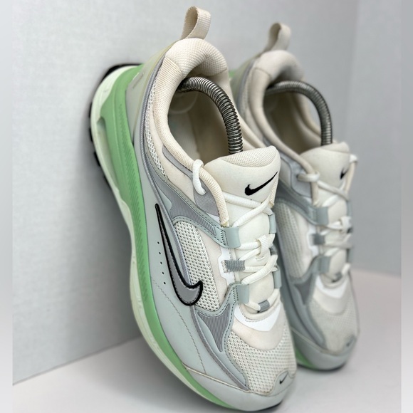 Nike Air Max Bliss Womens Sz 10M DH5128-103 White/Silver/Sage XLNT COND.! - Picture 5 of 16